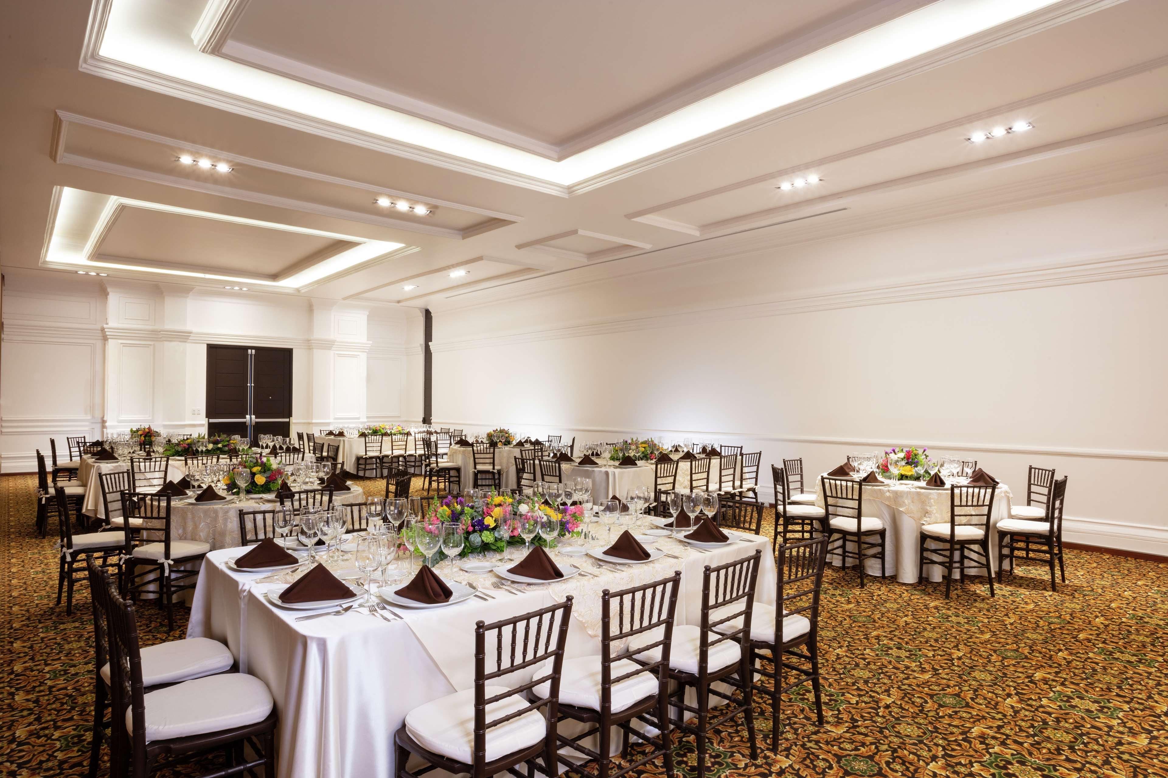 Doubletree By Hilton Toluca Hotel Buitenkant foto