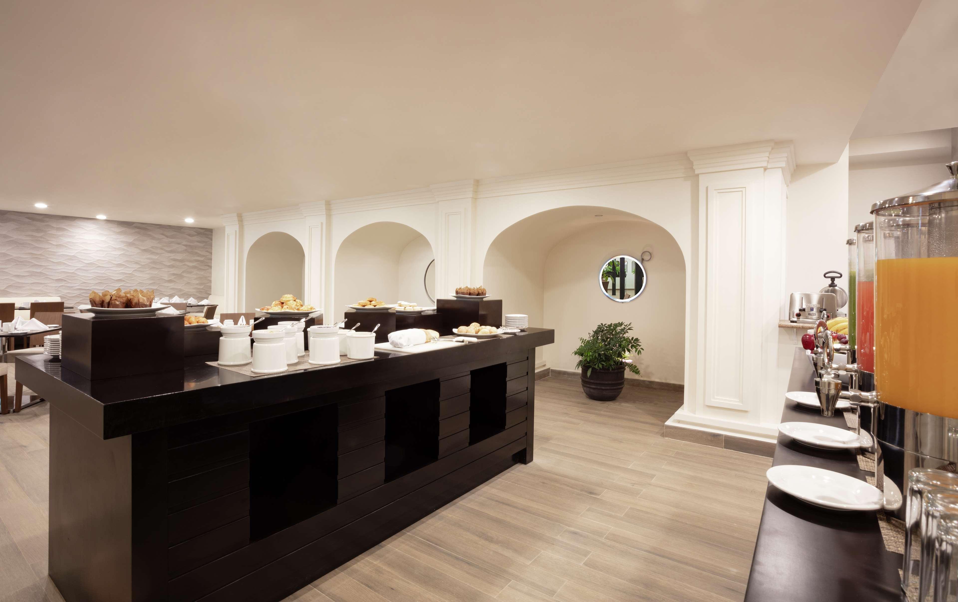 Doubletree By Hilton Toluca Hotel Buitenkant foto