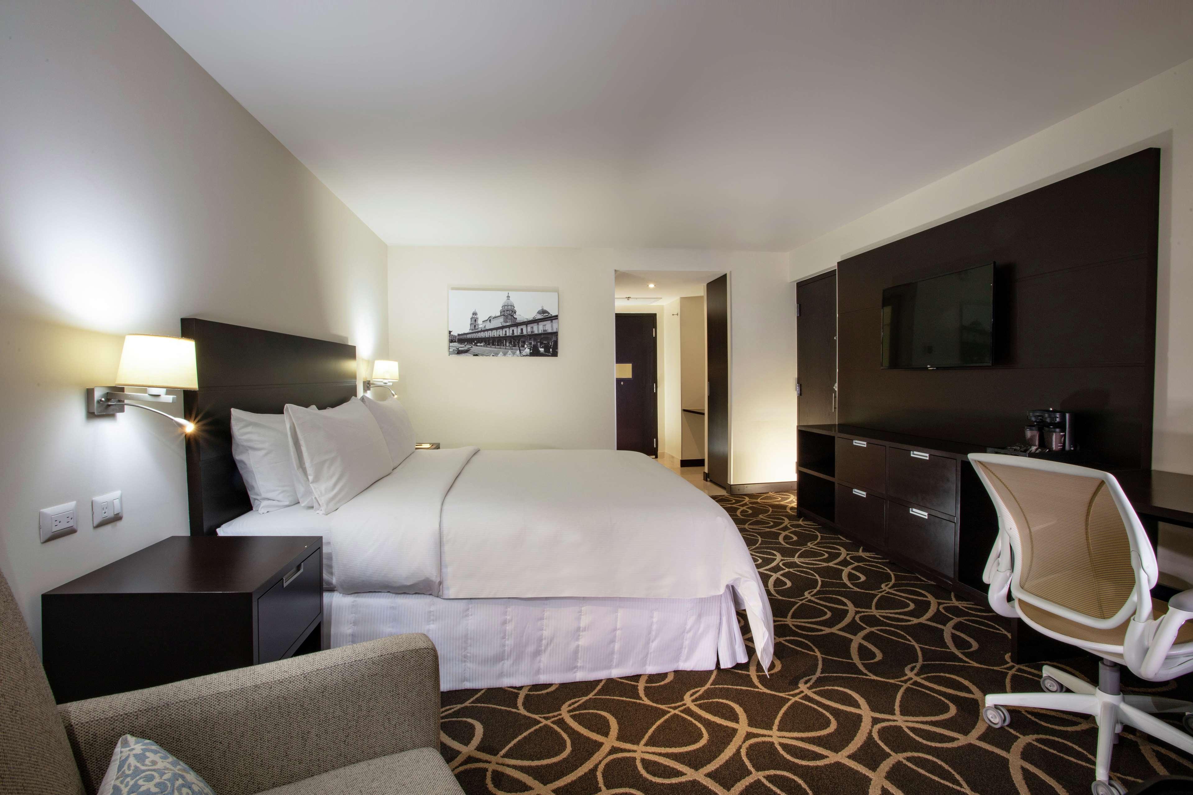 Doubletree By Hilton Toluca Hotel Buitenkant foto