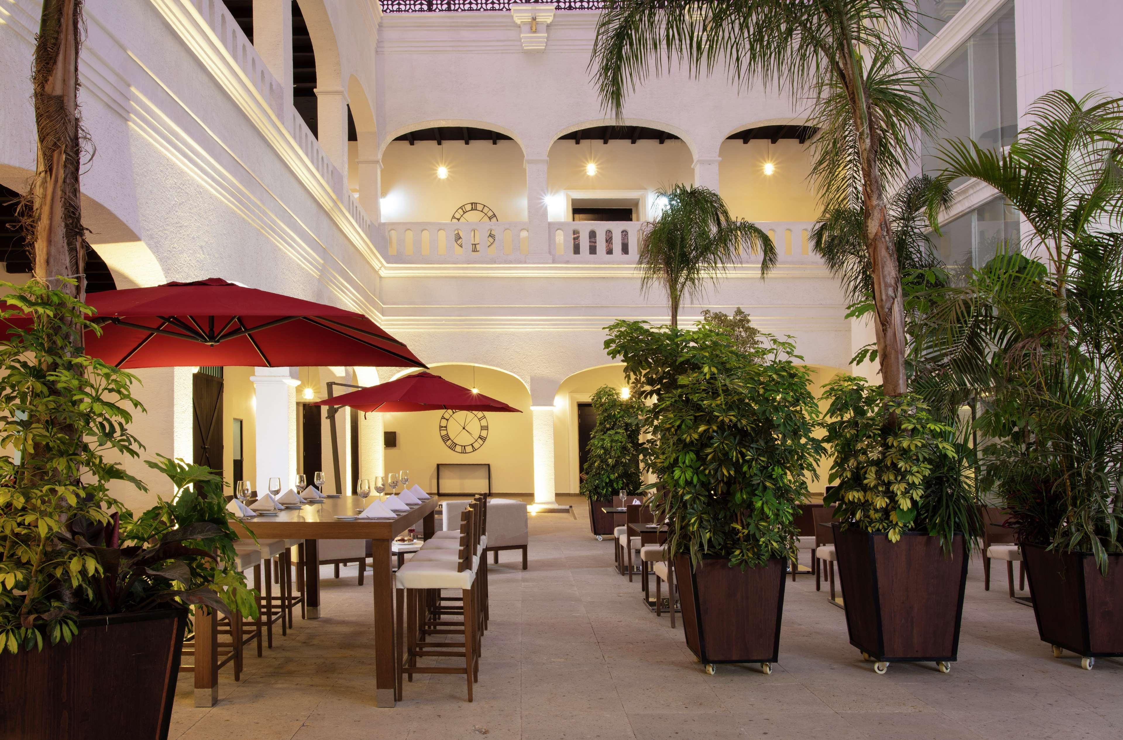 Doubletree By Hilton Toluca Hotel Buitenkant foto