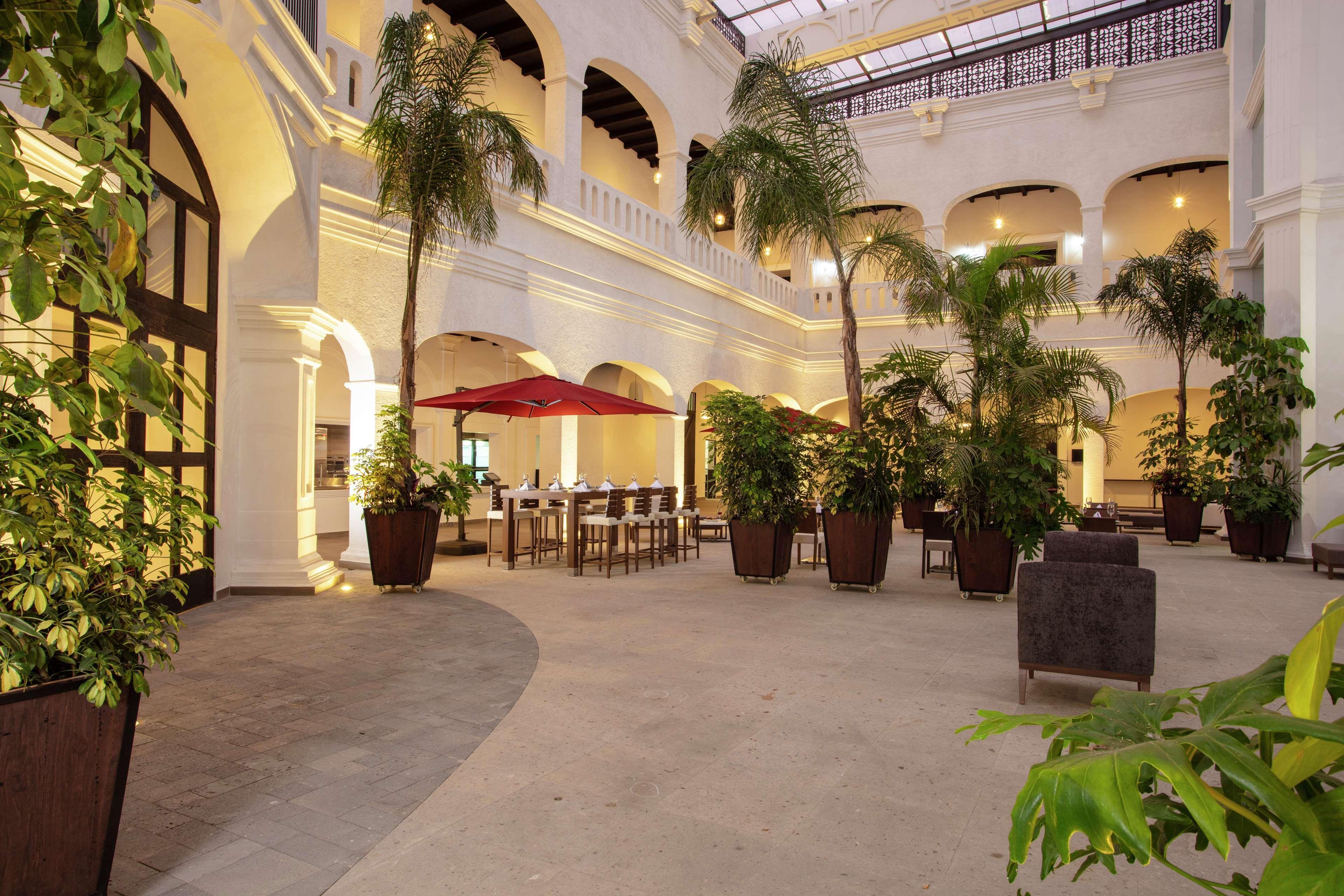 Doubletree By Hilton Toluca Hotel Buitenkant foto