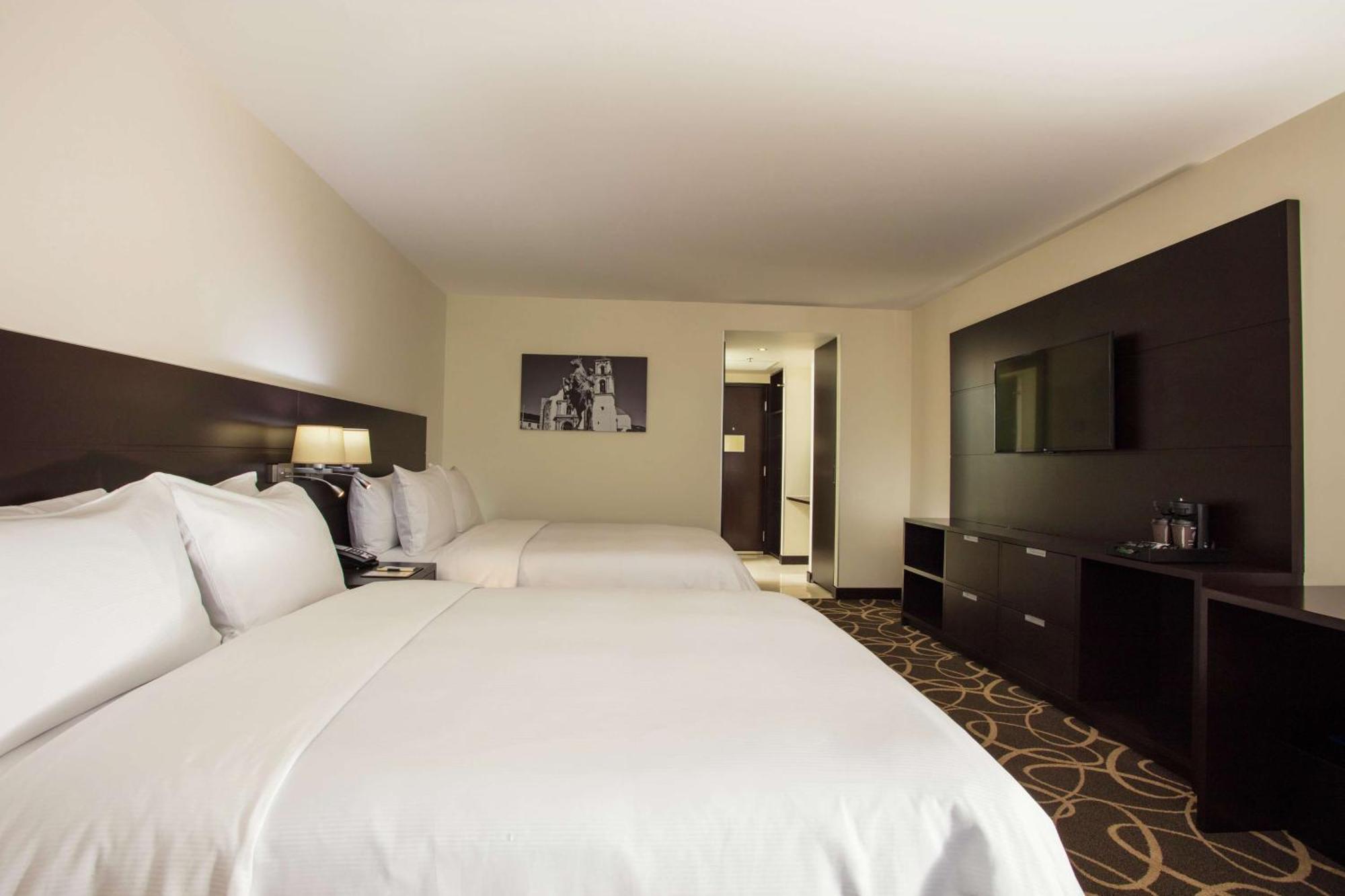 Doubletree By Hilton Toluca Hotel Buitenkant foto
