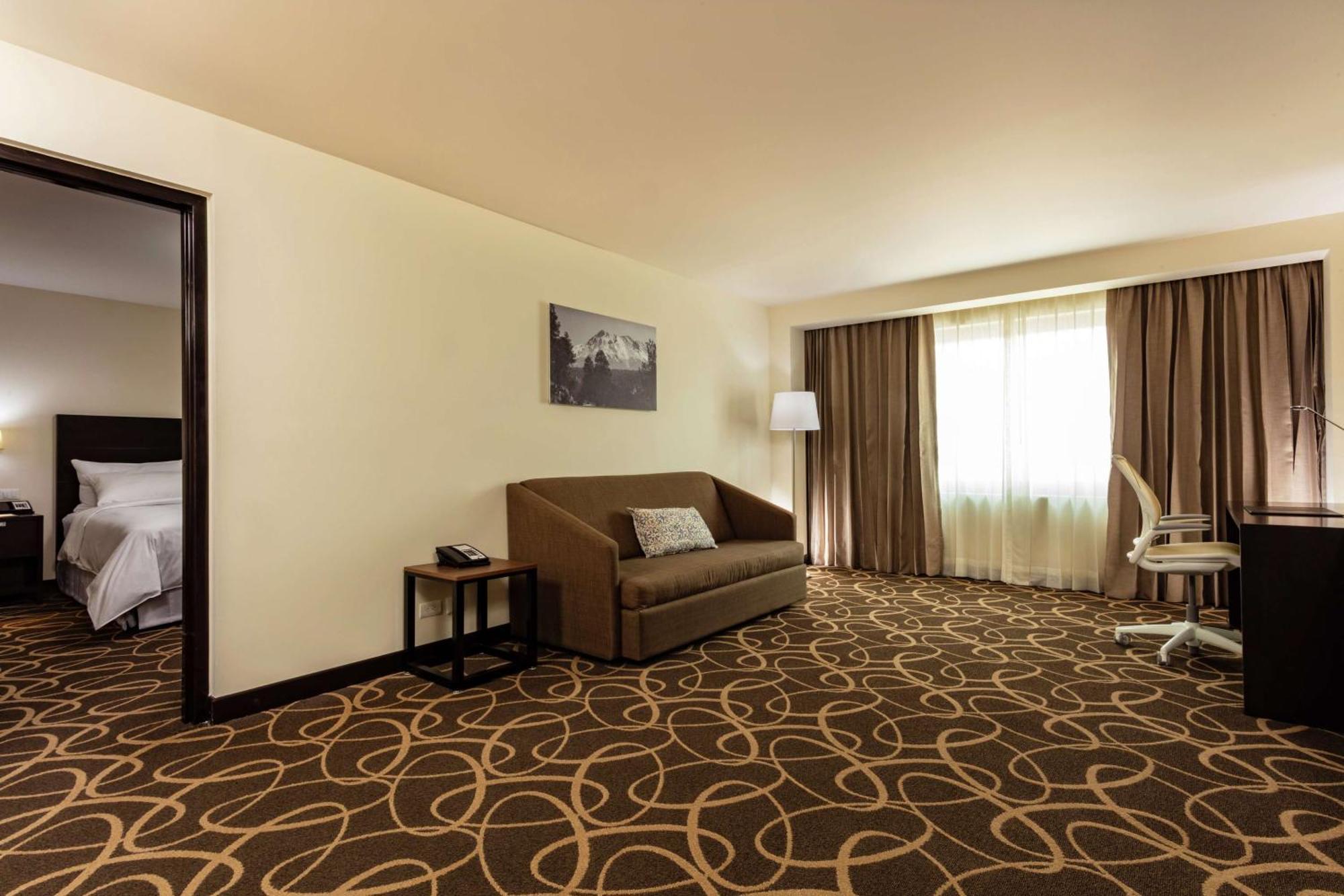 Doubletree By Hilton Toluca Hotel Buitenkant foto