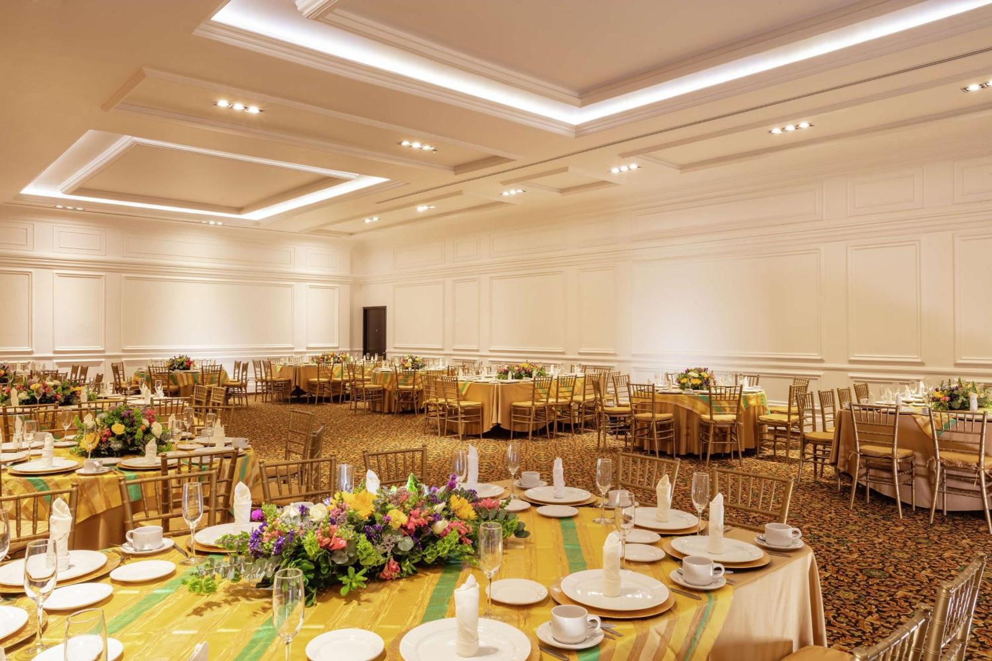 Doubletree By Hilton Toluca Hotel Buitenkant foto