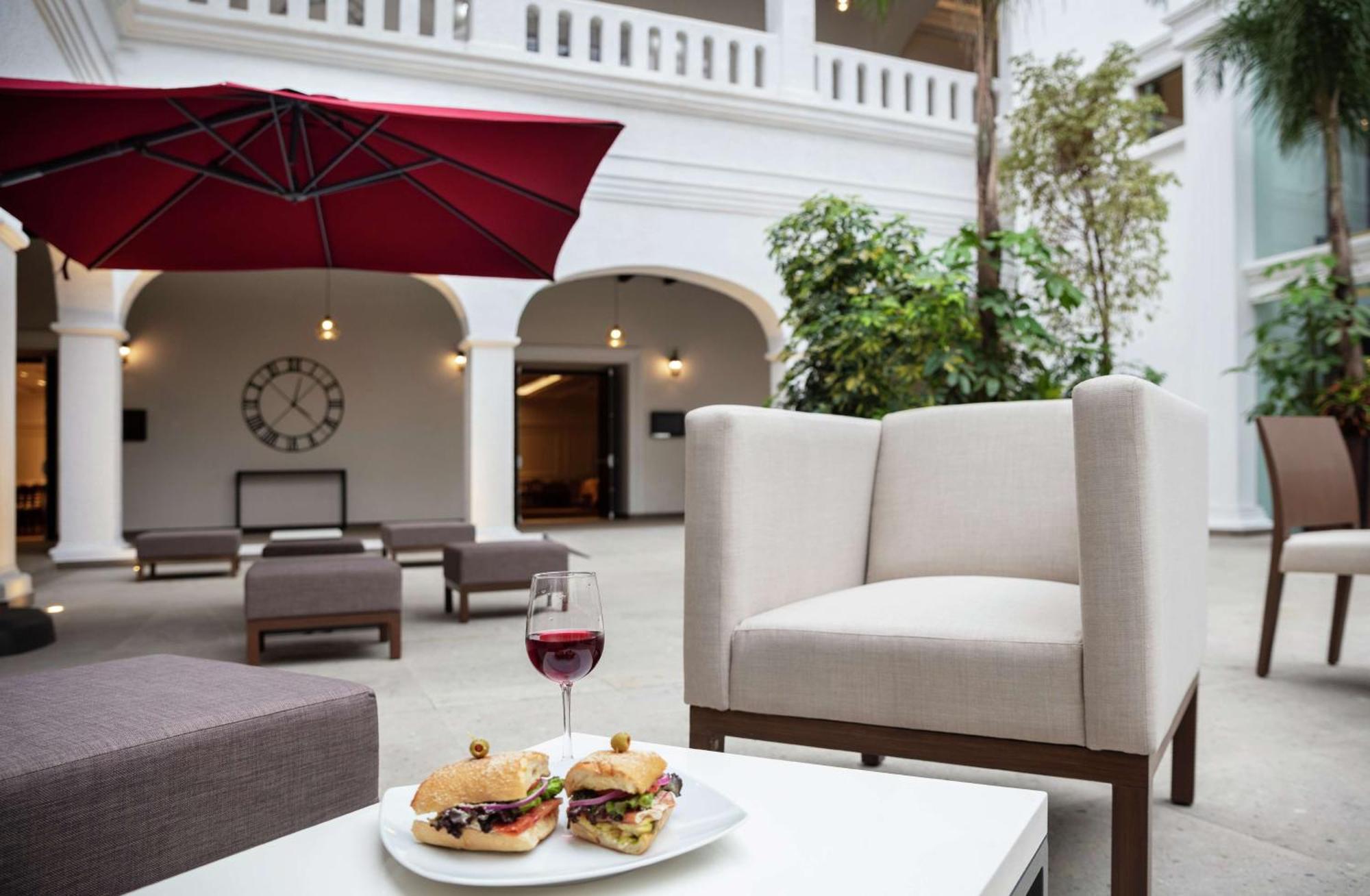 Doubletree By Hilton Toluca Hotel Buitenkant foto